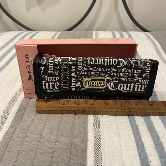 Juicy Couture NWT Logo Clutch Gift Set - Picture 11 of 13